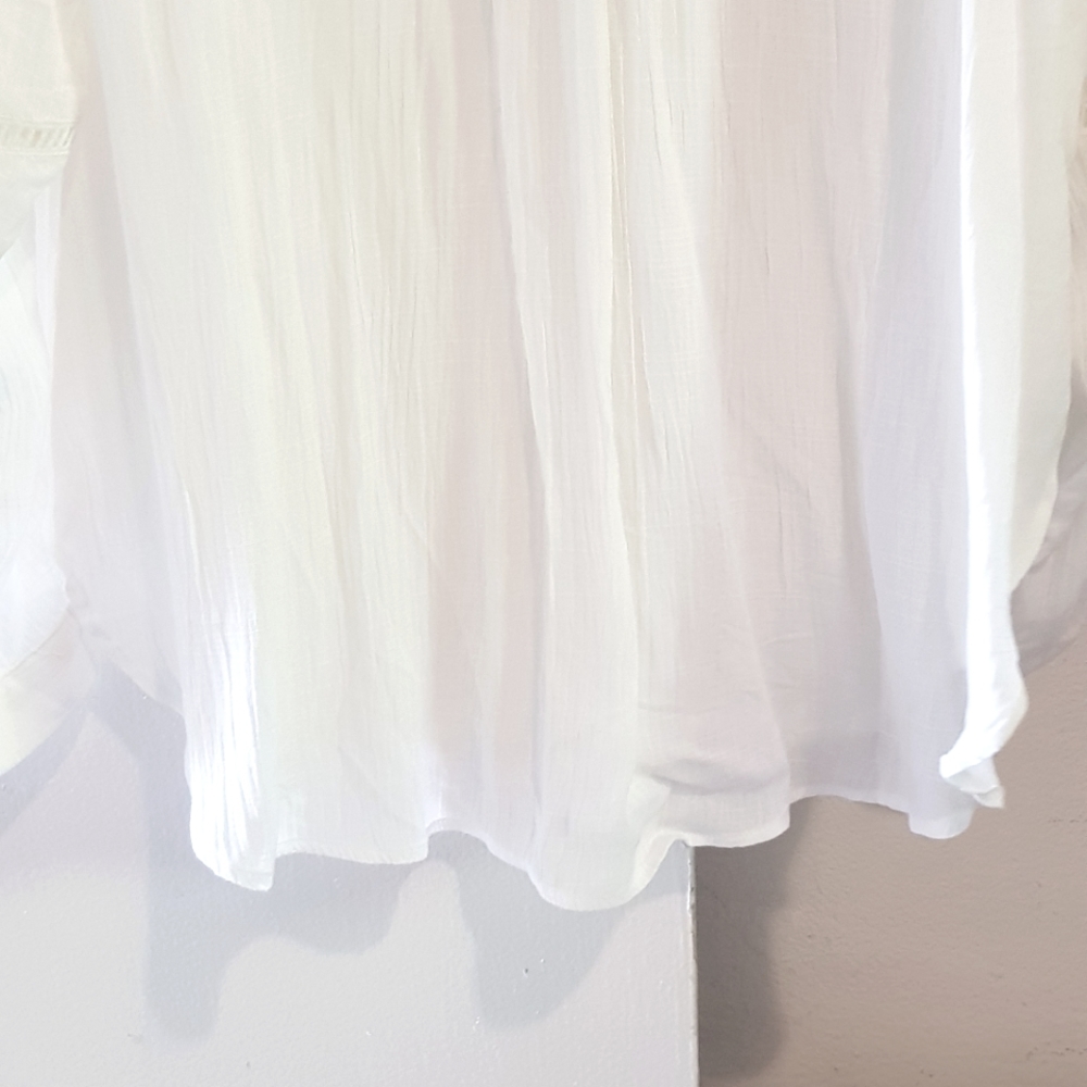 Beautiful white blouse - Picture 6 of 8